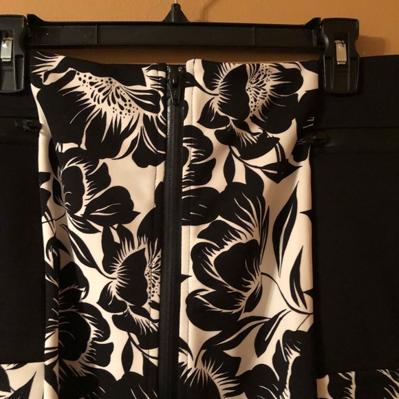 Zippered skirt - Picture 3 of 5